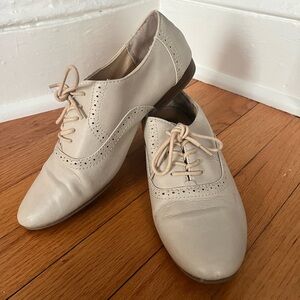 Old Navy Oxford Cream Shoes Size 7